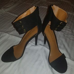 NEW - Shoe Republic LA Heels